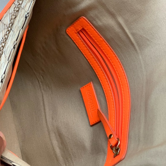 Orange, tan & brown clutch 👛 used (slight peeling please view photos)